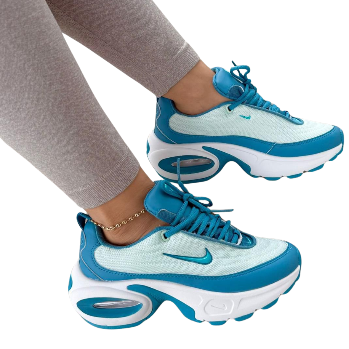 Comprar Tenis Nike Air Max Portal Mujer. Si buscas estilo, comodidad y tecnología en un solo par de zapatillas, los Tenis Nike Air Max Portal Mujer son tu mejor opción. En Onlineshoppingcenterg, tenemos este modelo pensado para mujeres que quieren destacar con un diseño moderno y disfrutar del confort que solo la línea Air Max puede ofrecer.  ¿Por qué elegir los Tenis Nike Air Max Portal Mujer? Los Tenis Nike Air Max Portal Mujer destacan por:  Diseño icónico y versátil: perfectos para el día a día o actividades casuales. Amortiguación Air Max: la clásica cámara de aire brinda comodidad superior. Variedad de colores: desde tonos neutros hasta opciones vibrantes como los Nike Air Rosados y Air Max 90 Rosas. Además, su estructura ligera y ajuste perfecto los convierten en una excelente elección para mujeres activas.  Características principales 1. Amortiguación Air Max La tecnología Air Max ofrece una pisada suave y soporte en cada paso. Es ideal para largas caminatas, actividades diarias o simplemente para lucir increíble con tus outfits.  2. Estilo y versatilidad Desde los Nike Air Max 90 Mujer Colores hasta los modelos en tonos más clásicos como el Nike Air Max 90 Mujer Blancas, estos tenis combinan con cualquier look, ya sea deportivo o casual.